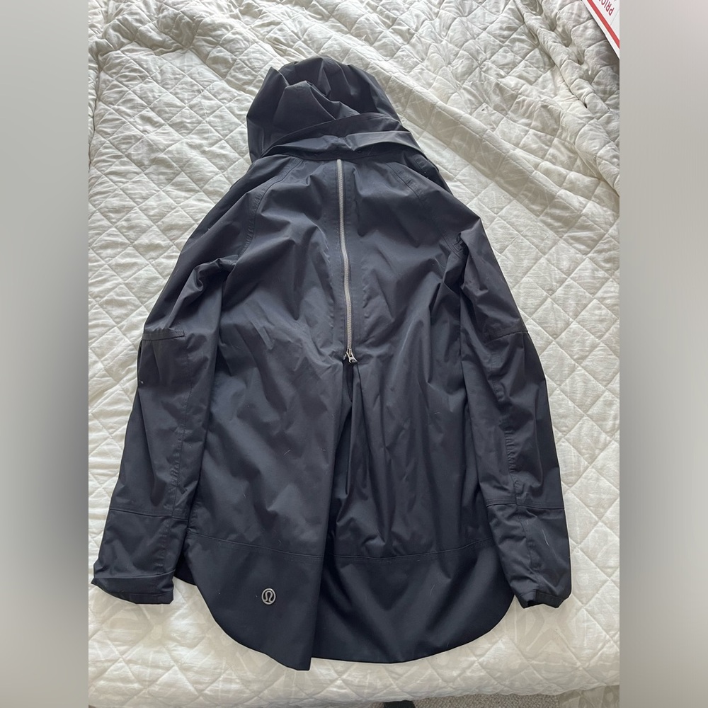 Lulu lemon rain jacket - Picture 2 of 5